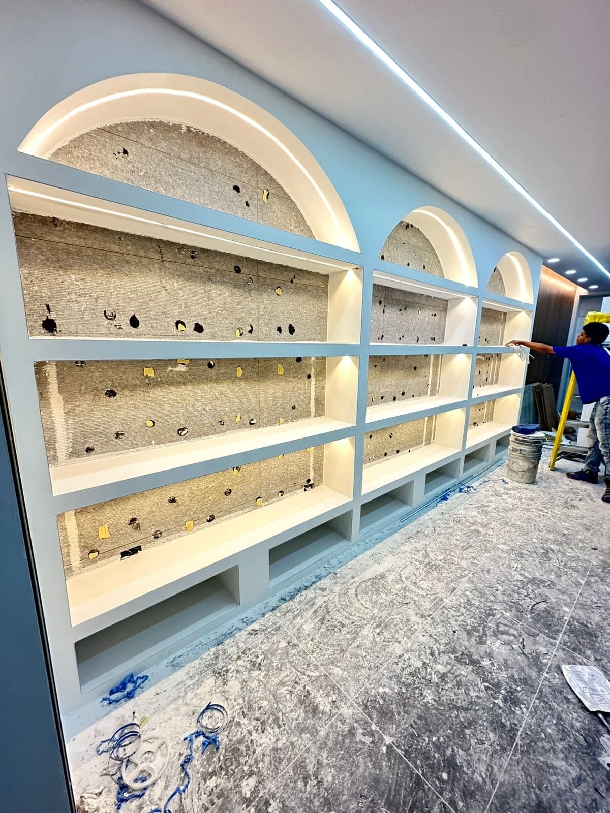 Estantes LED con Arcos — Terminado